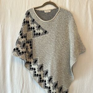 Two by Vince Camuto sweater poncho size XS/S